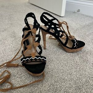 Guess “Adrita” Black and Tan Women's Heels